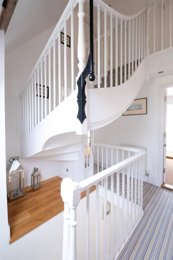 Mansard House Villa ออลบะระ ภายนอก รูปภาพ